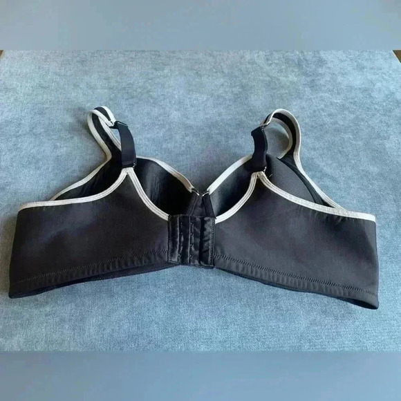 Vanity Fair Black Underwire Bra Size 44C - Picture 2 of 5